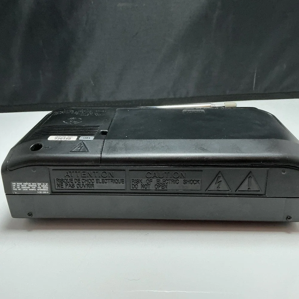Vintage Sony FM/AM 2 BAND Radio ICF-24 Portable 4 AA Batteries or Power Cord